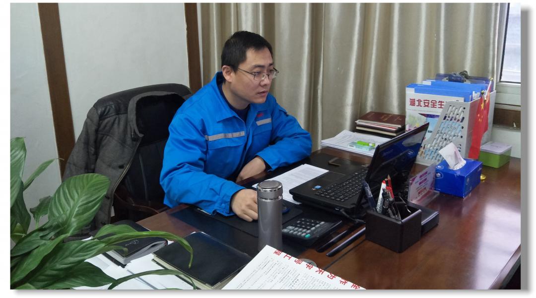 凝心聚力推動(dòng)新疆宜化全面復(fù)產(chǎn)(圖2) 凝心聚力推動(dòng)新疆宜化全面復(fù)產(chǎn)(圖2)