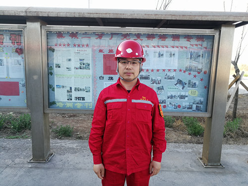 最美安全環(huán)保衛(wèi)士王忠誠:筑牢安全生產(chǎn)防線 夯實(shí)企業(yè)發(fā)展根基(圖1) 最美安全環(huán)保衛(wèi)士王忠誠:筑牢安全生產(chǎn)防線 夯實(shí)企業(yè)發(fā)展根基(圖1)