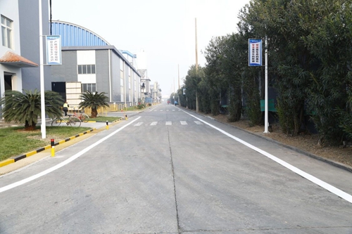 熱火朝天！集團總部140余人到股份公司氯堿分廠開展勞動(圖3)