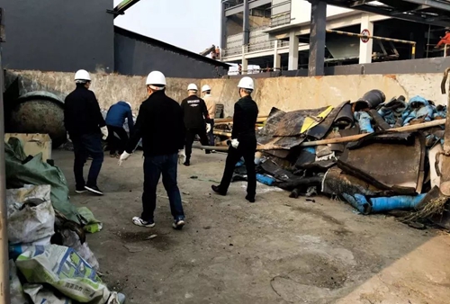 熱火朝天！集團總部140余人到股份公司氯堿分廠開展勞動(圖7)