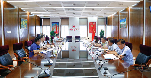 市國資委廠務(wù)公開民主管理調(diào)研組到集團(tuán)開展專題調(diào)研(圖1) 市國資委廠務(wù)公開民主管理調(diào)研組到集團(tuán)開展專題調(diào)研(圖1)