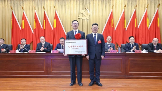 宜化集團(tuán)2023年度總結(jié)表彰、改革創(chuàng)新暨七屆三次職工代表大會(huì)開(kāi)幕(圖3)