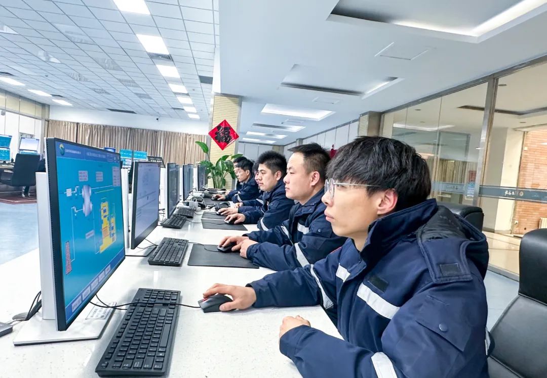 【先進(jìn)班組】聯(lián)化公司合成氨分廠工藝二班：扎實抓牢崗位安全生產(chǎn)(圖2)