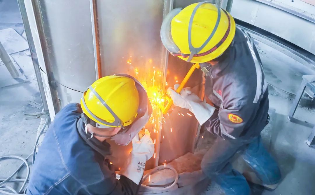 青海宜化電石分廠電極殼班：加強(qiáng)標(biāo)準(zhǔn)化建設(shè)，保障電石爐長周期穩(wěn)定運行(圖5)