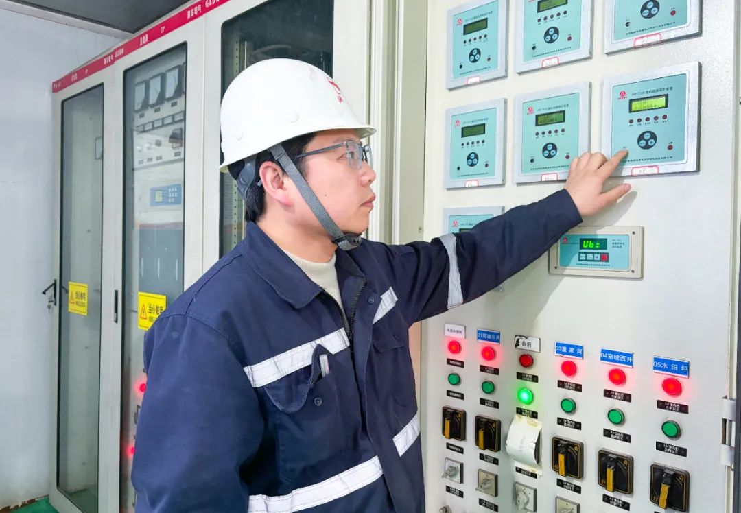 宜化礦業(yè)郭倉?。簼M腔熱愛向機電，一片初心為礦山(圖3)