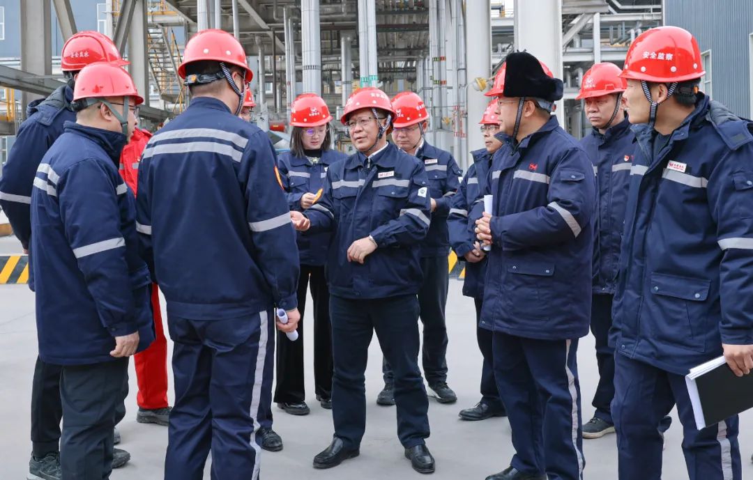 王大真到內(nèi)蒙片區(qū)現(xiàn)場(chǎng)辦公(圖3) 王大真到內(nèi)蒙片區(qū)現(xiàn)場(chǎng)辦公(圖3)