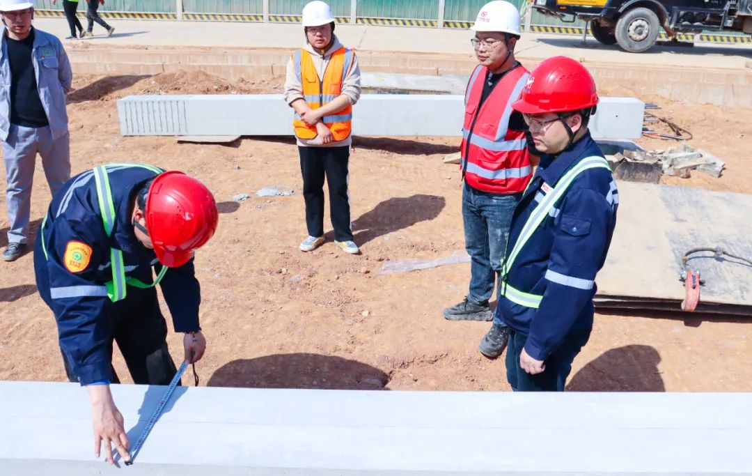 工程建設(shè)跑出加速度！磷化工項目預(yù)制管廊開始安裝(圖3)