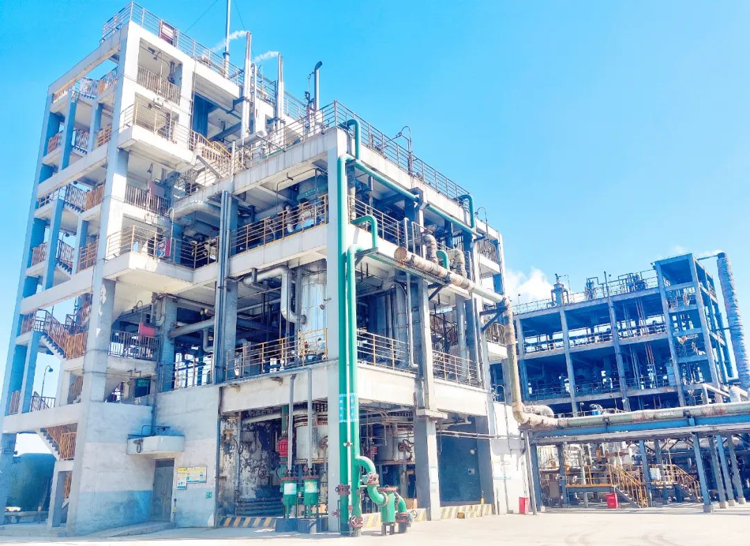 喜訊！內(nèi)蒙宜化醫(yī)藥級(jí)鹽酸成功下線(xiàn)(圖2)