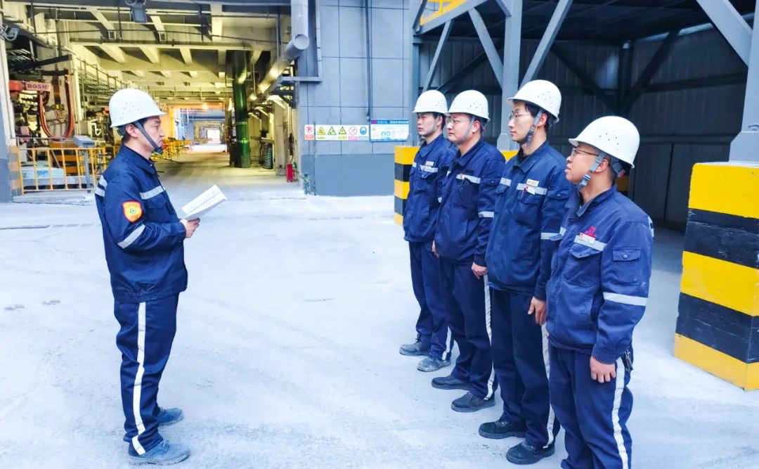 新疆宜化電石車間二一班：強(qiáng)化班組建設(shè)，筑牢基層基石(圖4)