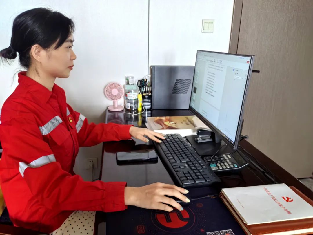 【宜化榜樣】化機公司李丹：提升素質(zhì)強技能，勇于奉獻(xiàn)顯擔(dān)當(dāng)(圖2)