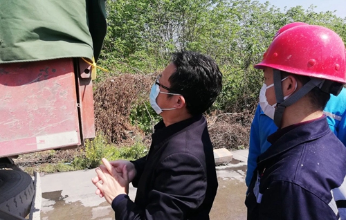 王大真暗訪(fǎng)檢查股份公司工作