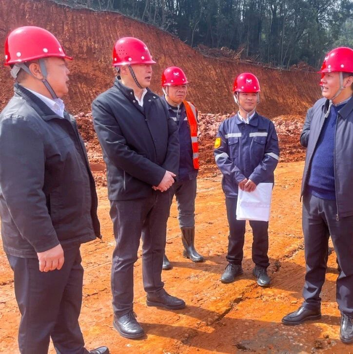 宜昌市國資委黨委書記、主任黃智華一行到楚星公司搬遷升級改造項目現(xiàn)場調研
